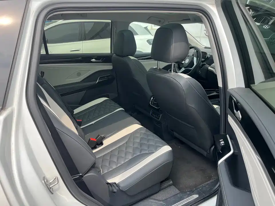 Volkswagen ID.6 CROZZ