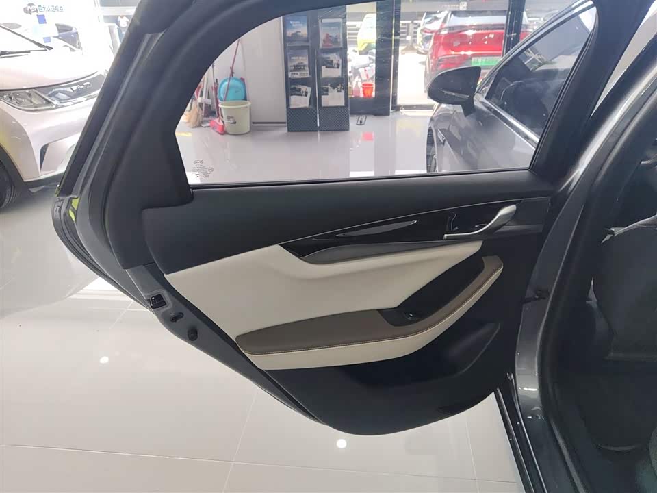 BYD Qin Yuan BYD Qin Yuan