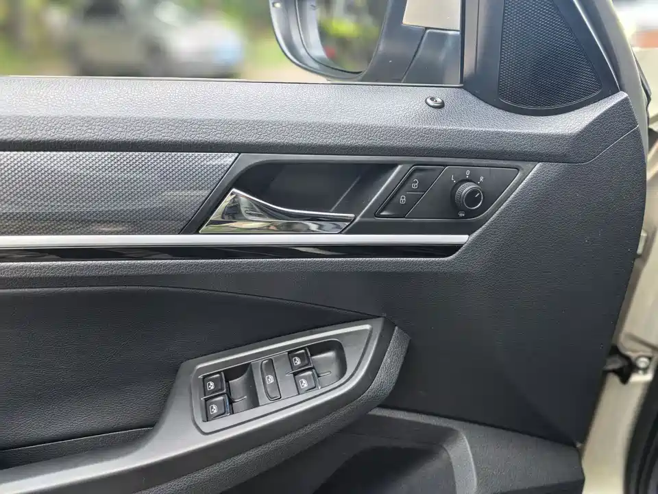 Volkswagen C-TREK Wei Collar