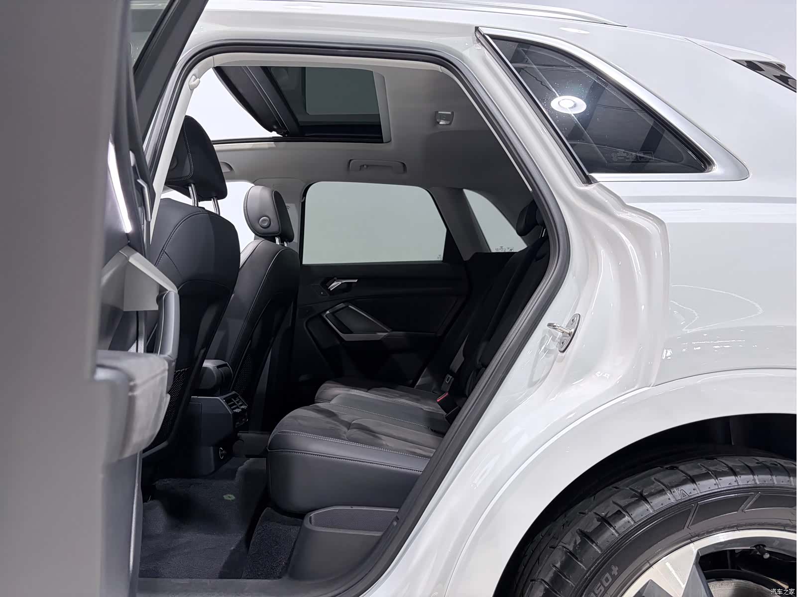 Audi Q3, 2022 10