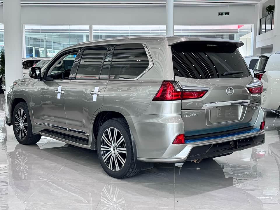 Lexus LX