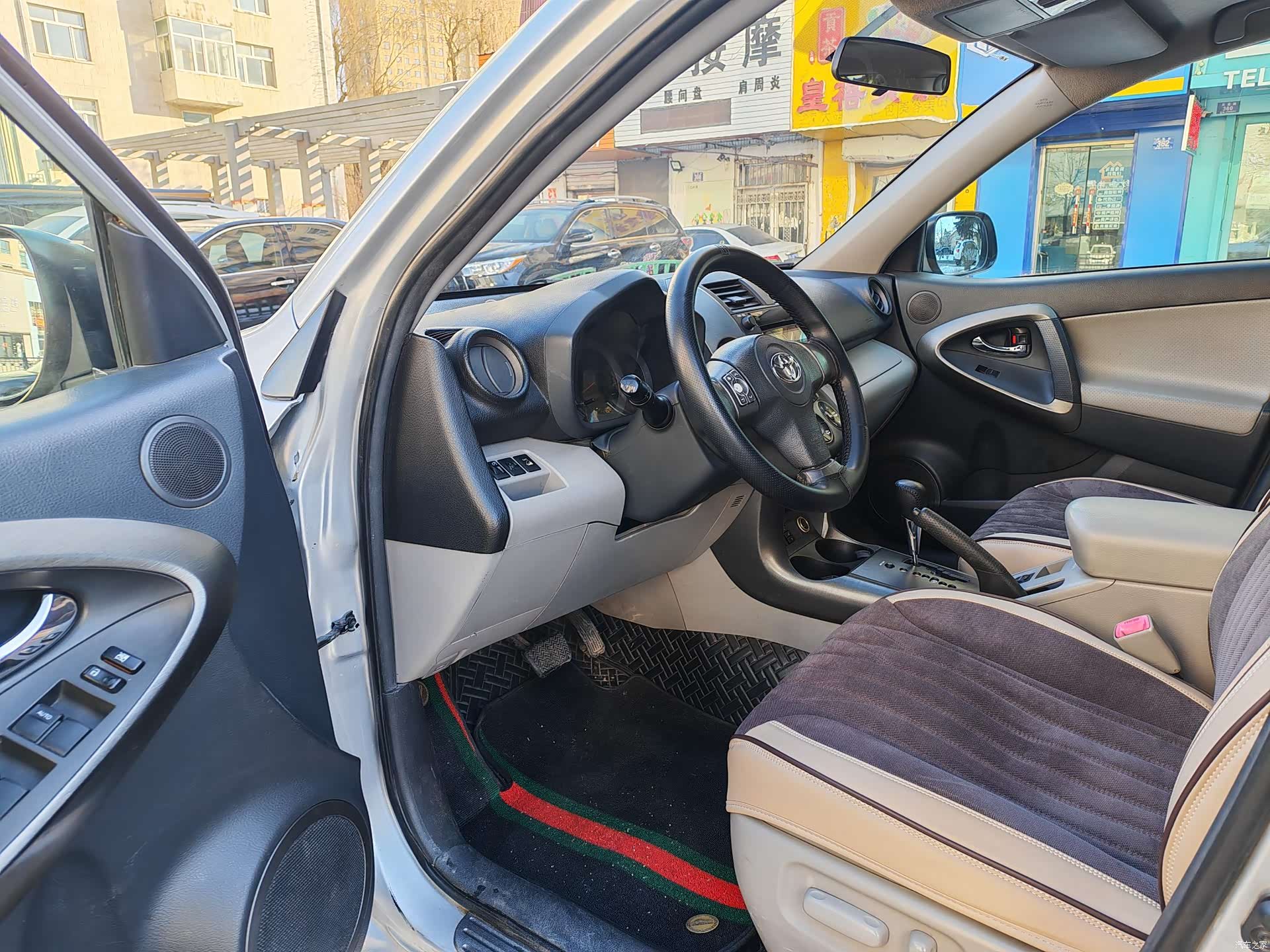 Toyota RAV4, 2010 8