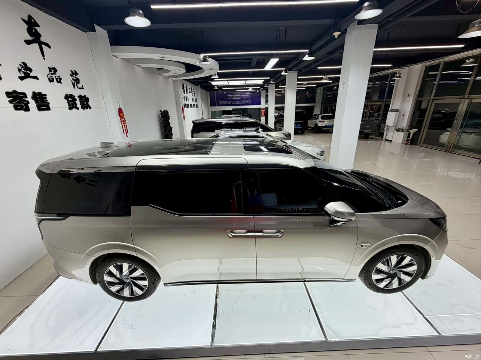 Volvo EM90, 2024 4