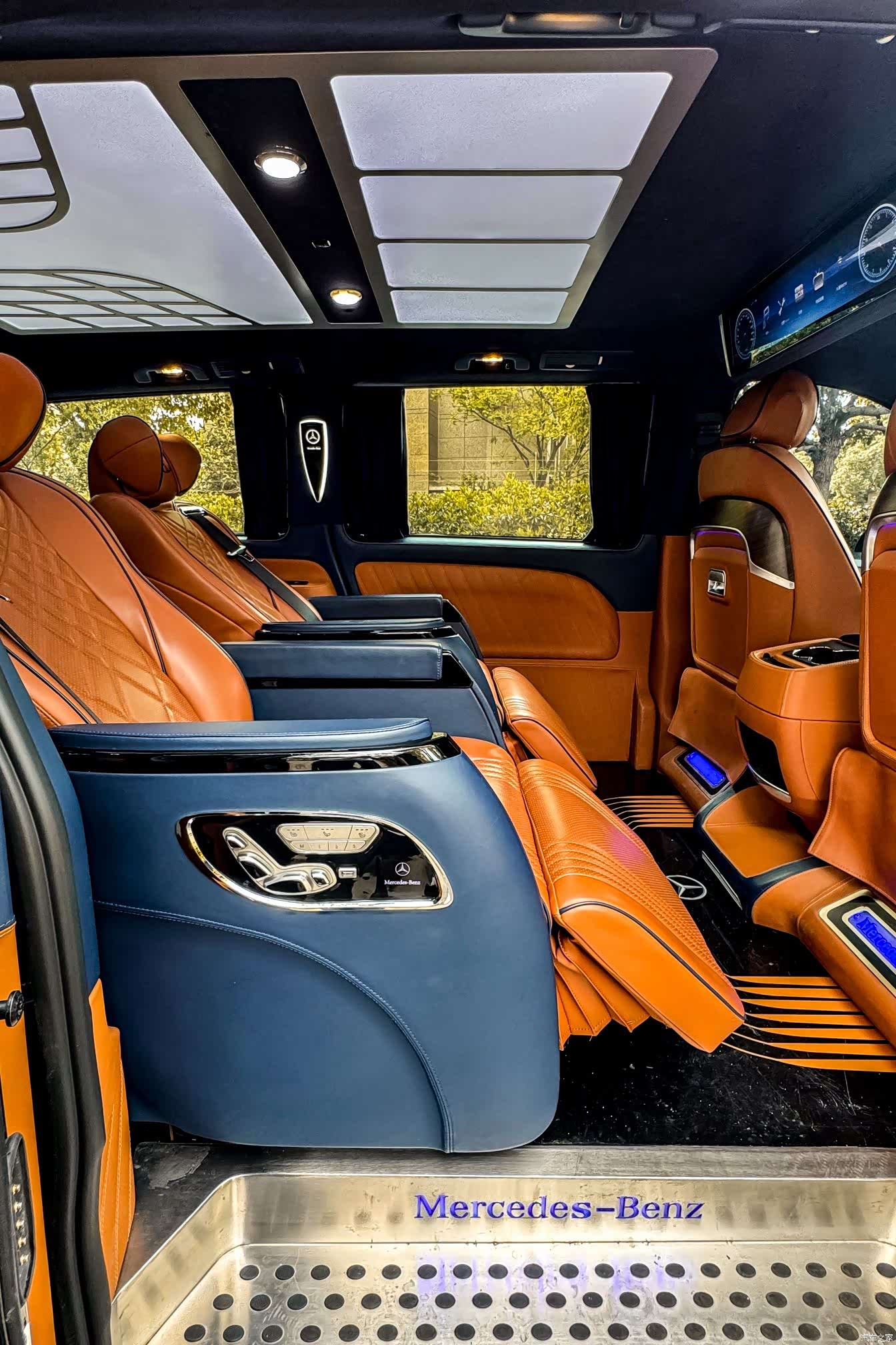 Mercedes-Benz 7, 2022 11