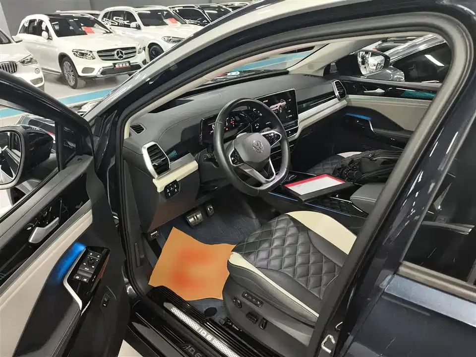 Volkswagen ID.6 CROZZ