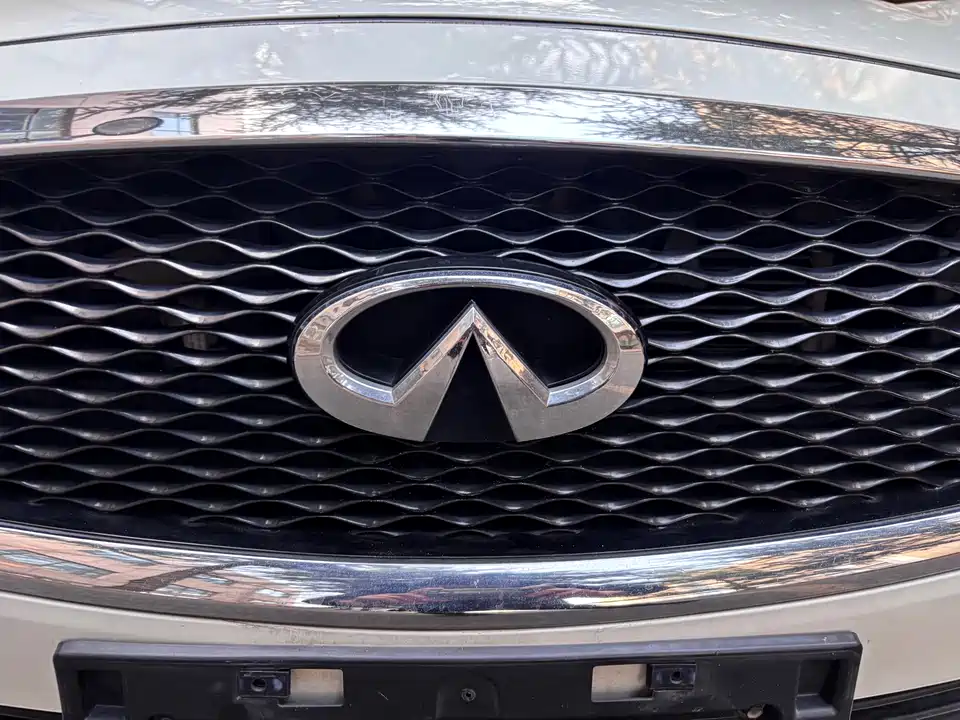 Infiniti Q50L