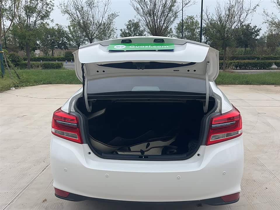 Toyota YARiS L to enjoy