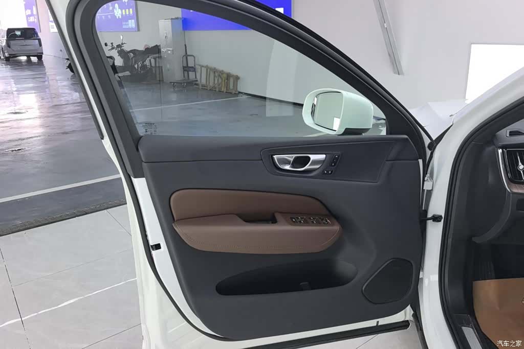 Volvo XC60, 2025 7