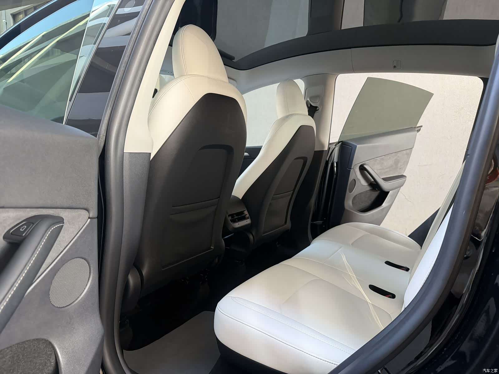 Tesla Model Y, 2023 12