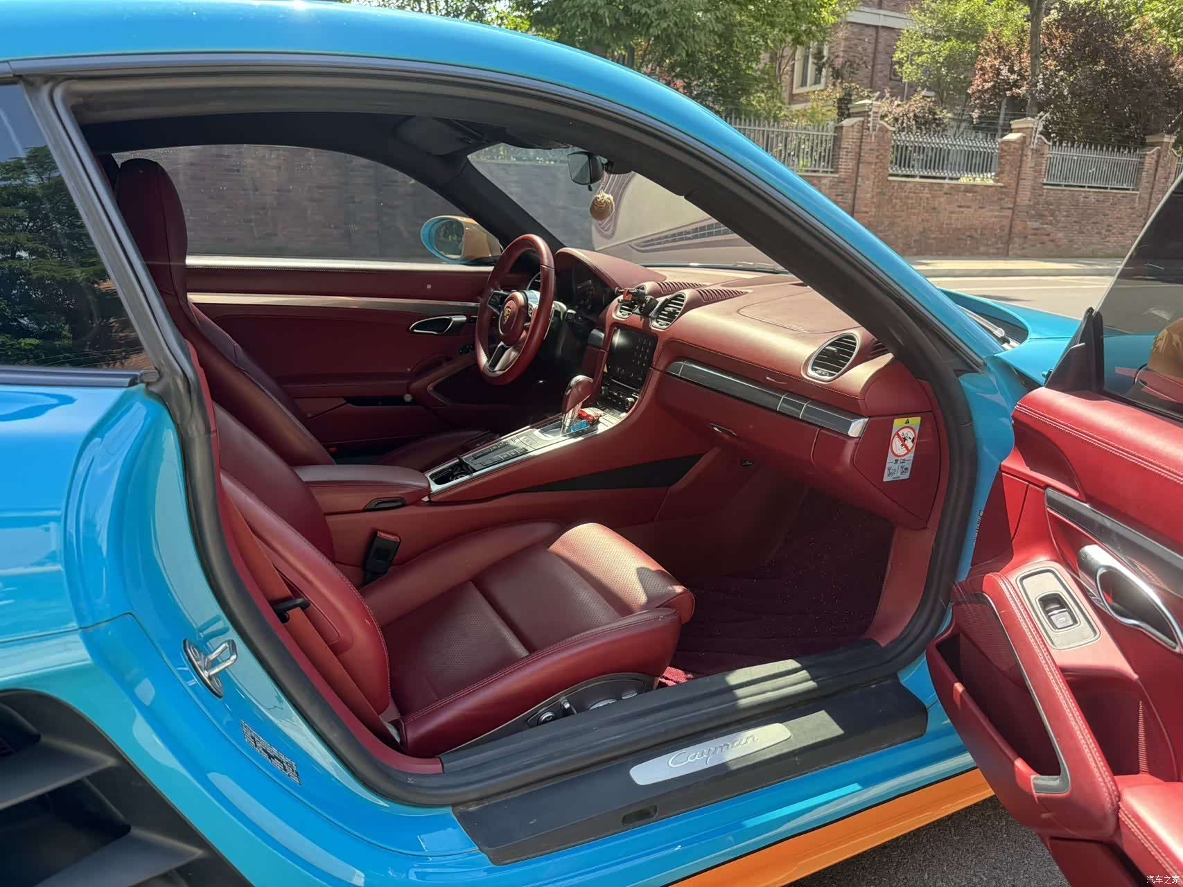 Porsche Cayman, 2021 все фото