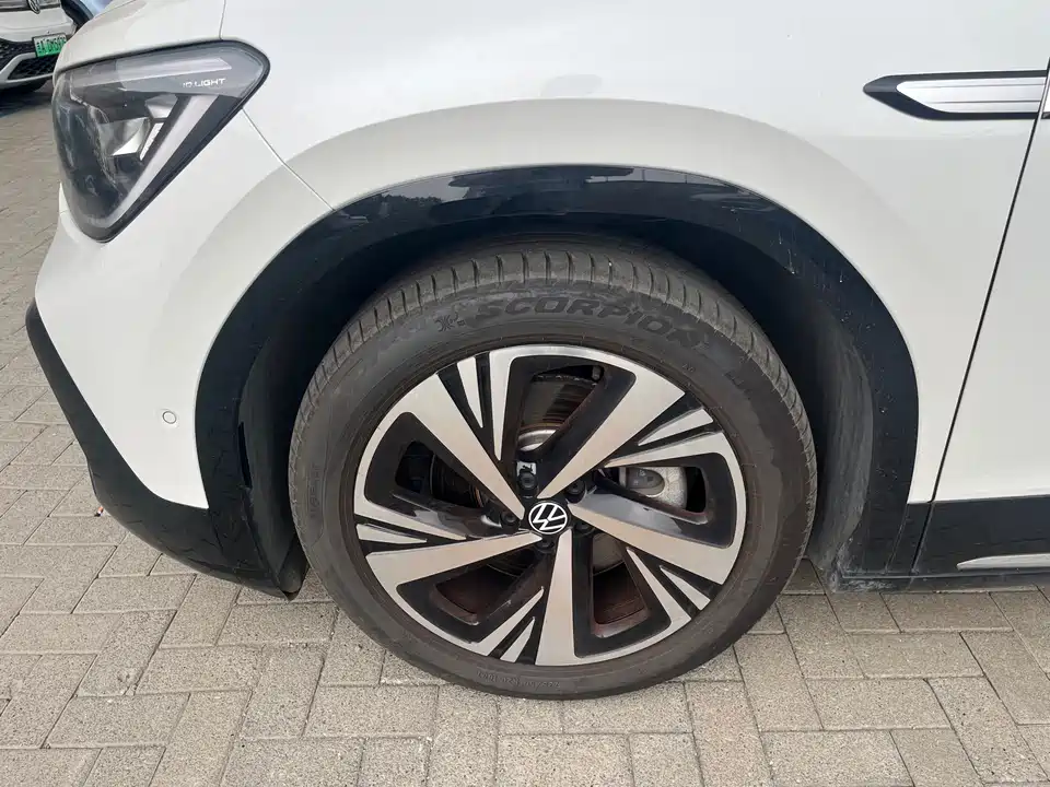 Volkswagen ID.6 CROZZ