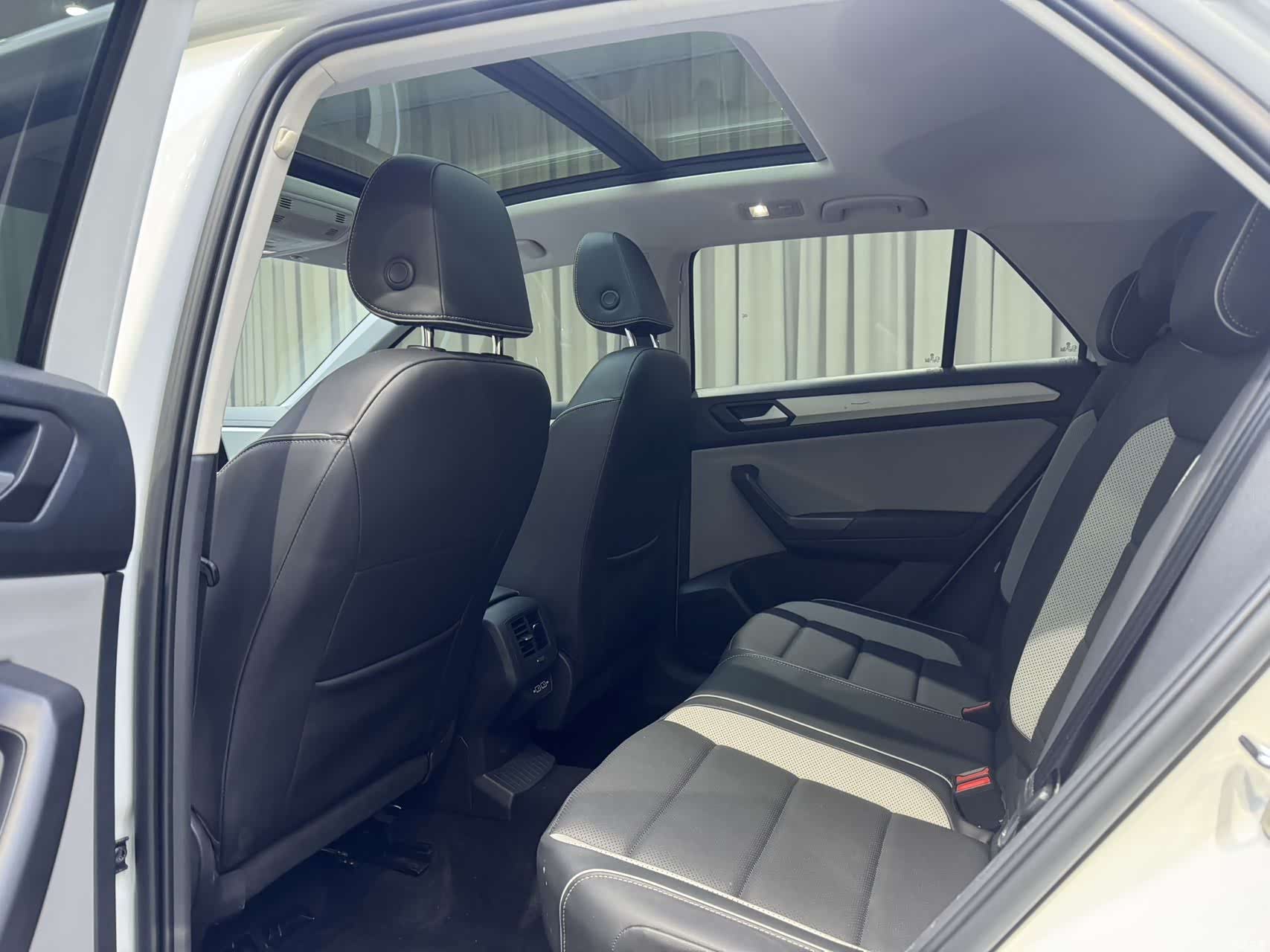 Volkswagen T-ROC, 2023 14