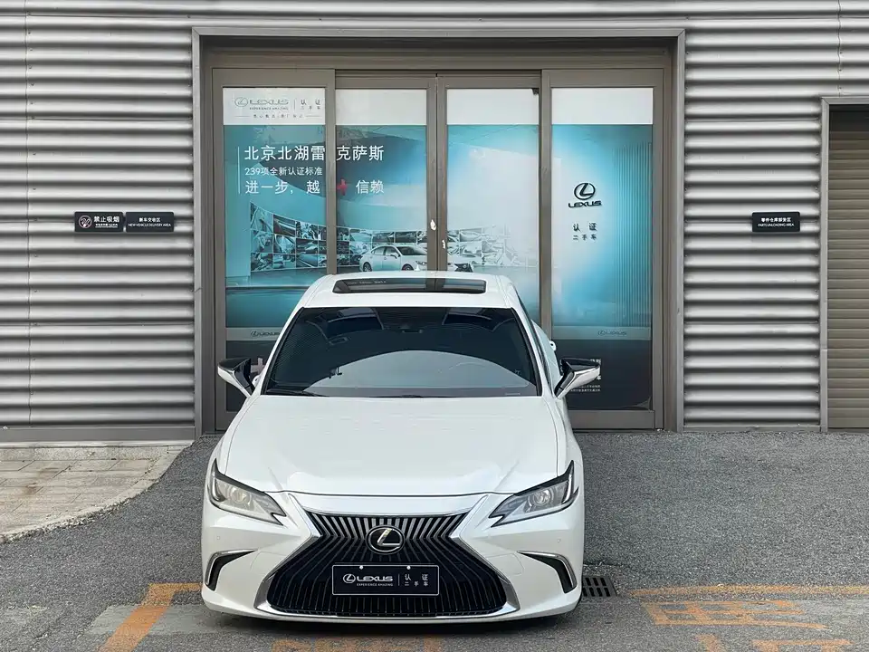 Lexus ES