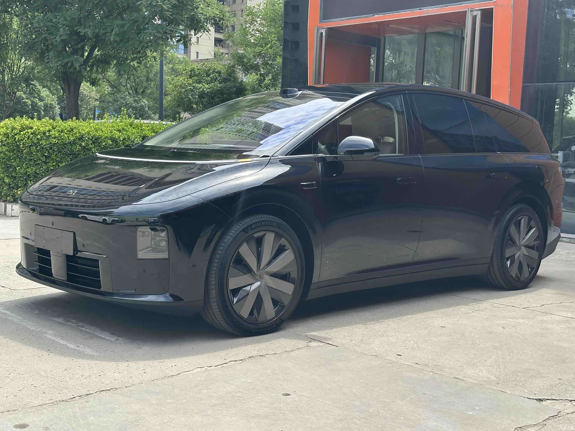 Li Auto i8, 2025 1
