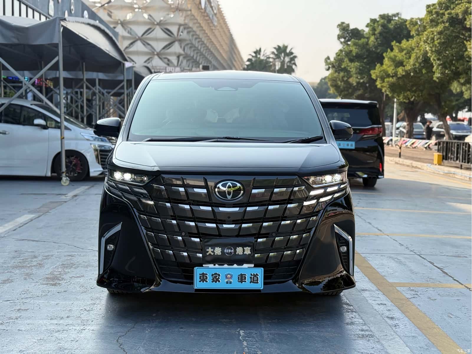 Toyota Alphard, 2025 2