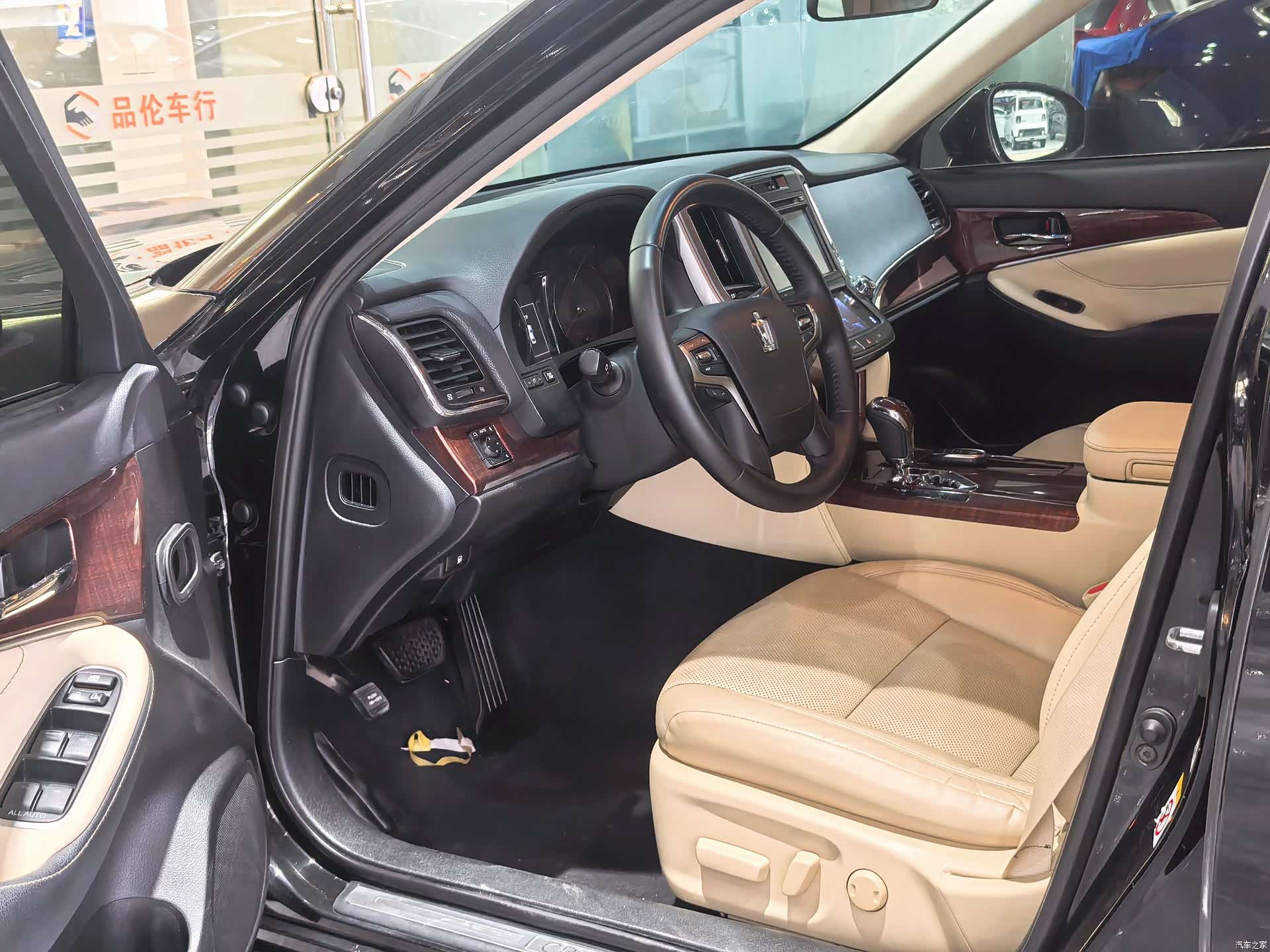 Toyota Crown, 2016 4
