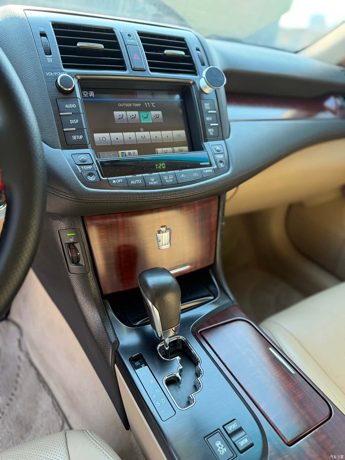 Toyota Crown, 2011 6