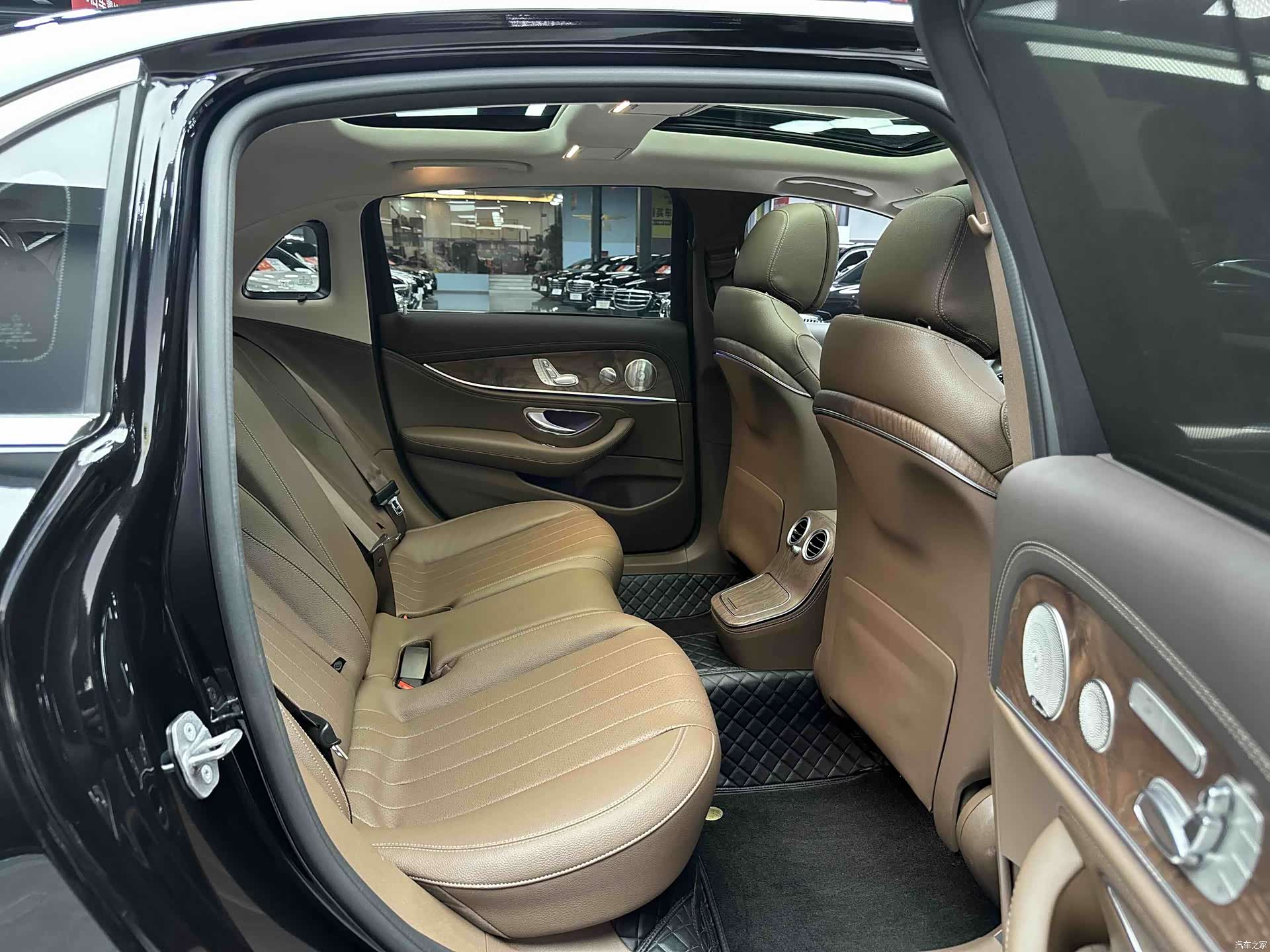 Mercedes-Benz E-Class, 2023 8