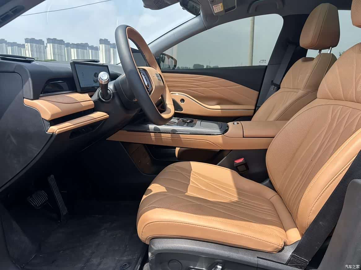 Geely 8, 2025 4