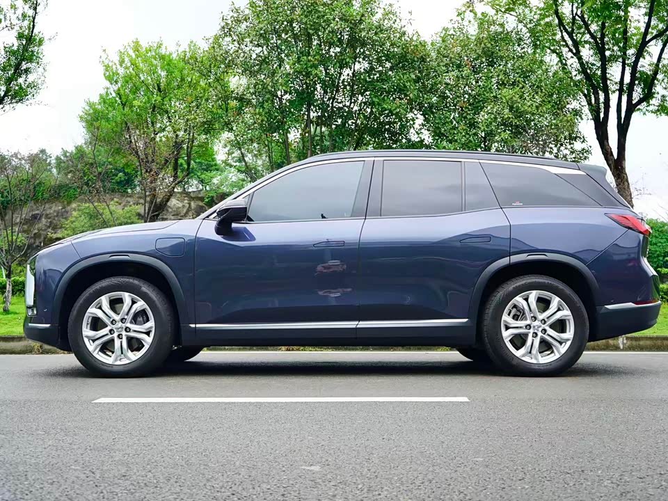 NIO ES8