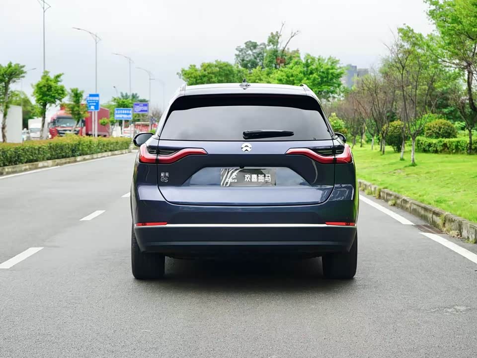 NIO ES8