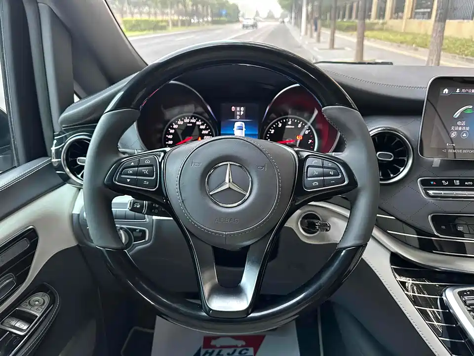 Mercedes-Benz V-class