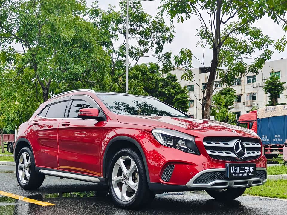 Mercedes-Benz GLA Mercedes-Benz GLA