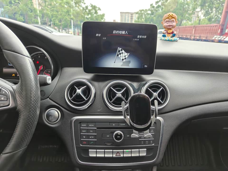 Mercedes-Benz GLA Mercedes-Benz GLA