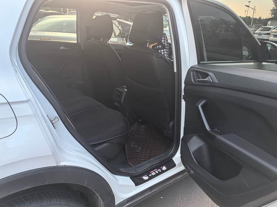 Volkswagen Exploring the shadow