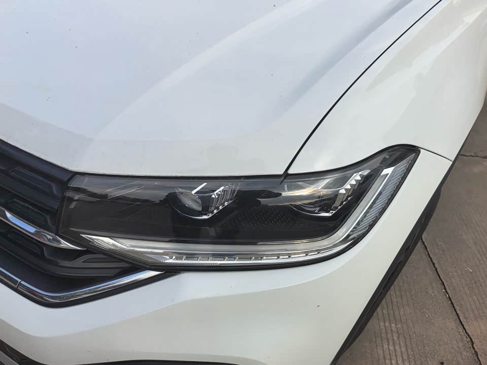 Volkswagen Exploring the shadow