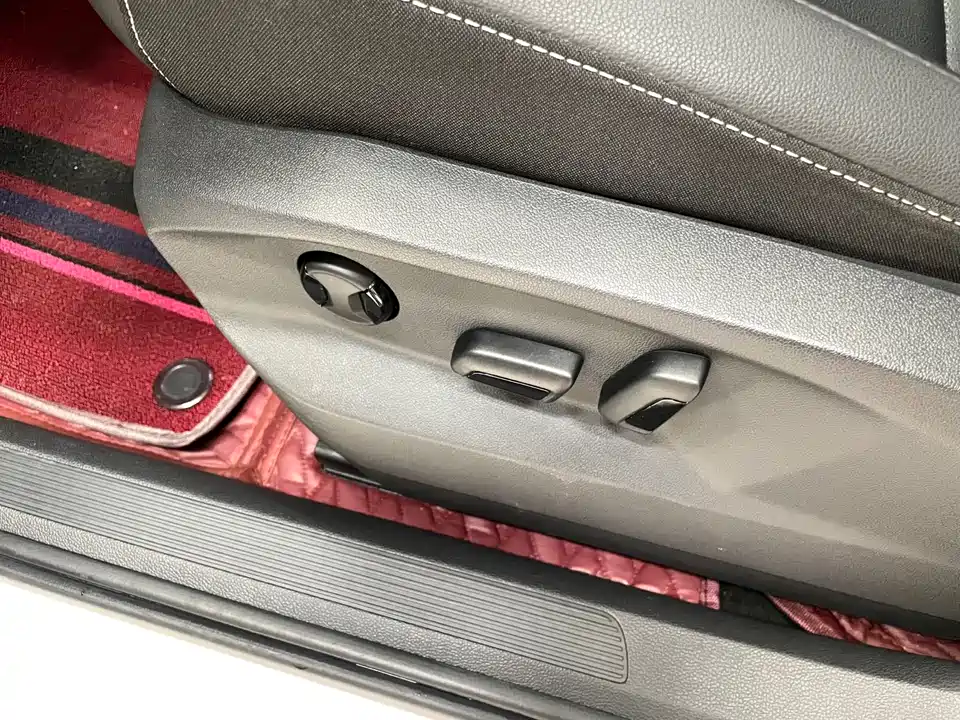 Volkswagen T-ROC exploring Songs