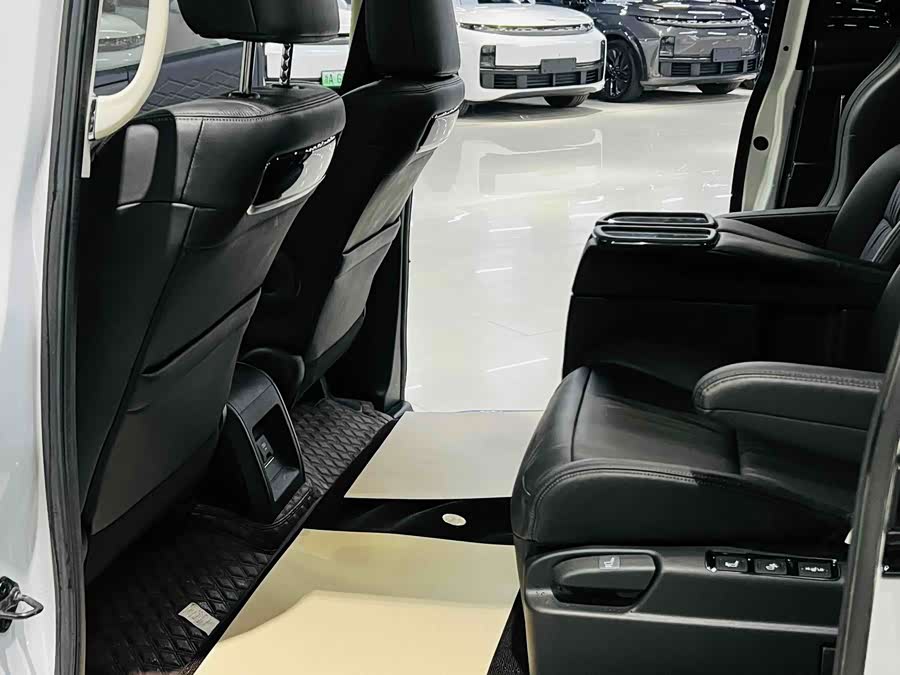Honda Elysion 2024, фото 11