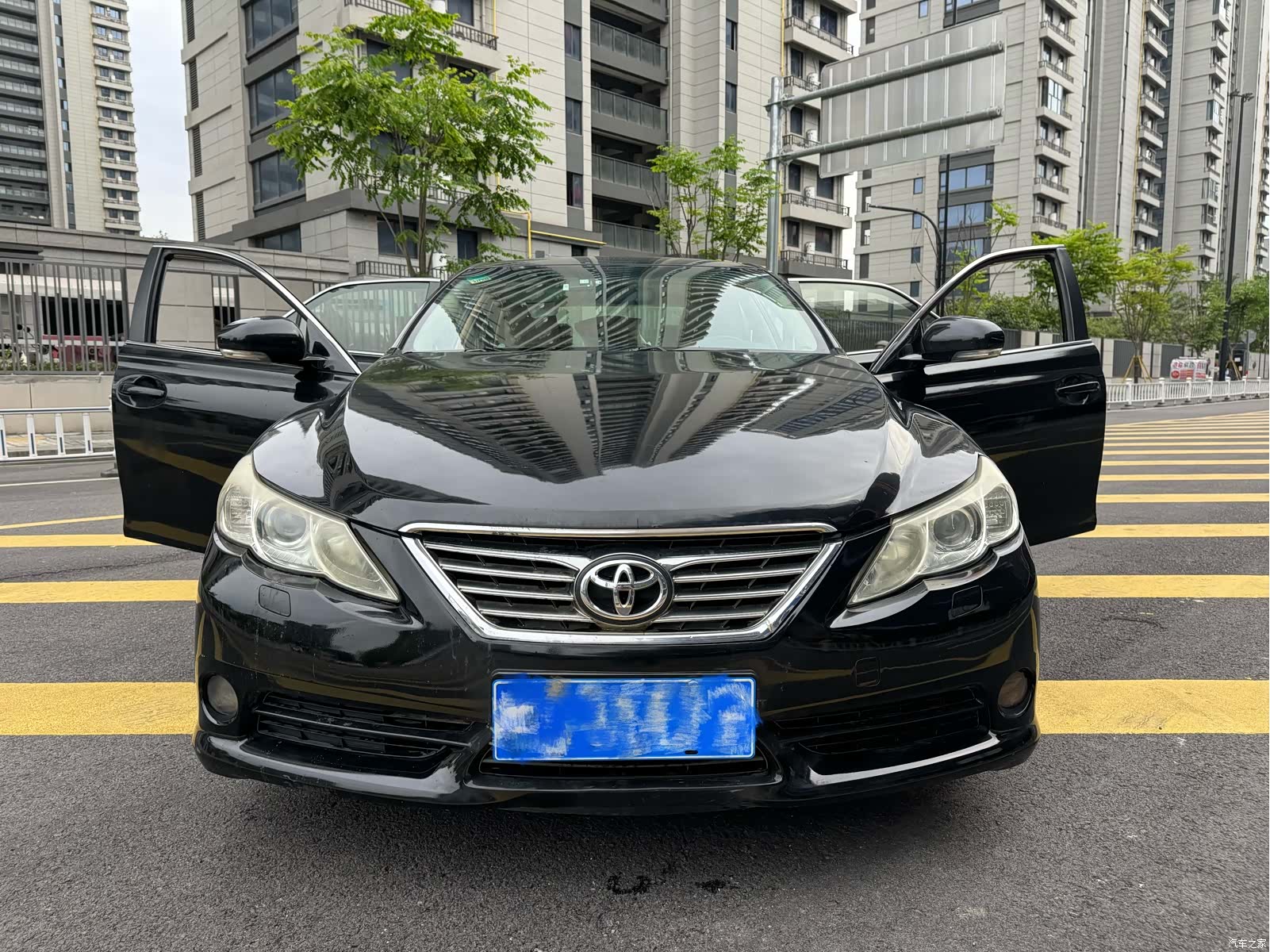 Toyota 2.5V, 2011 1