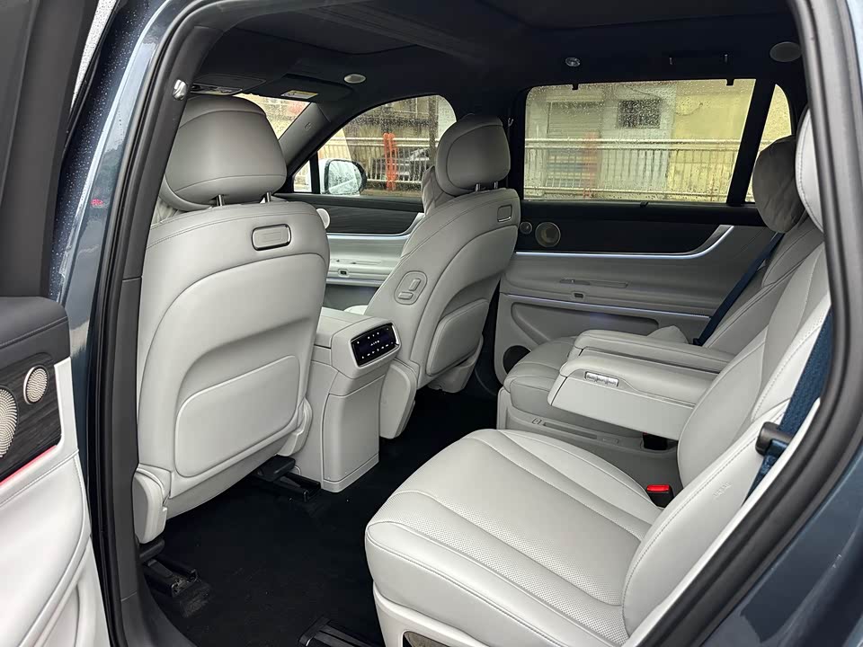 AITO Ask the world M9