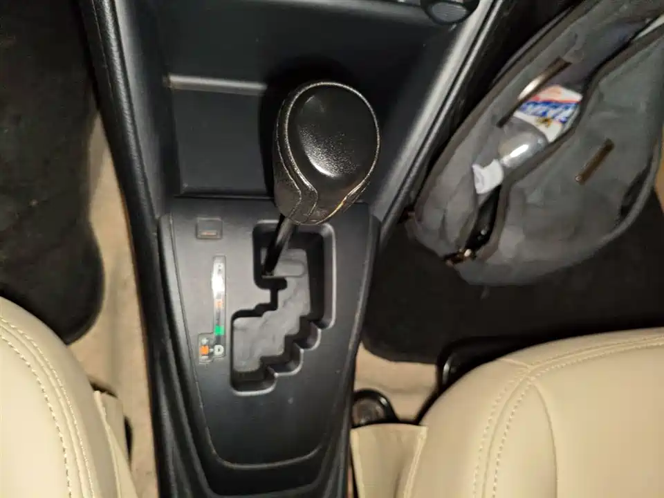 Toyota YARiS L to enjoy