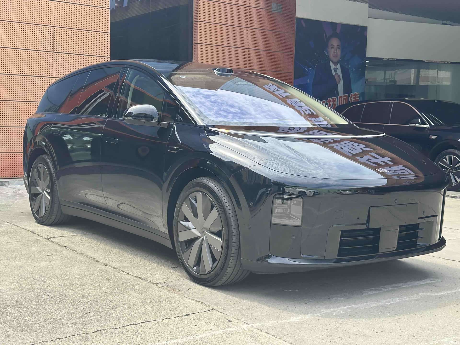 Li Auto i8, 2025 3