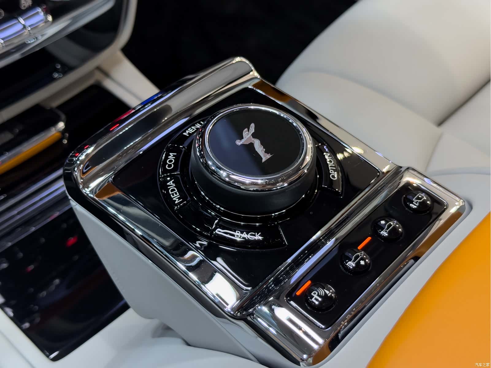 Rolls-Royce Phantom, 2023 13