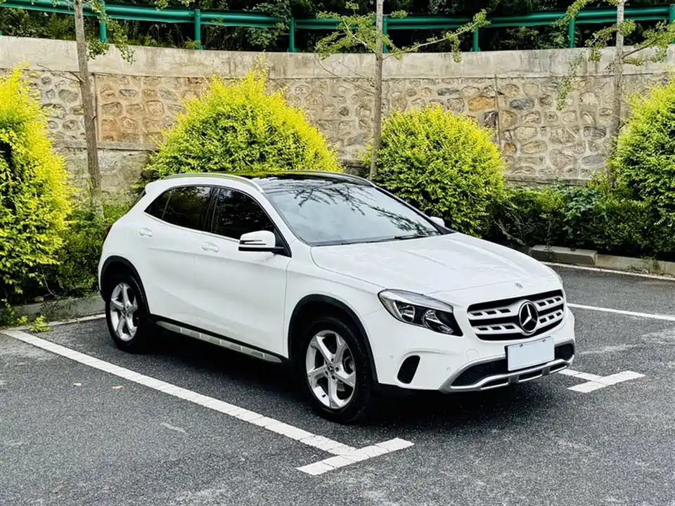 Mercedes-Benz GLA Mercedes-Benz GLA