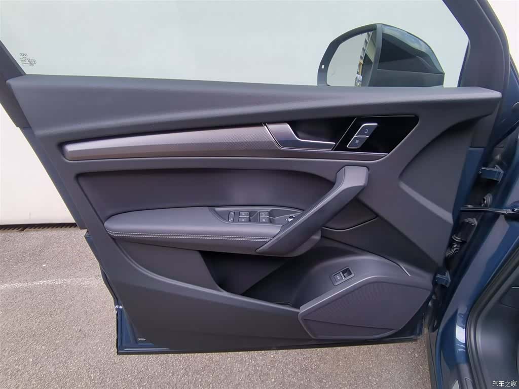 Audi Q5L, 2025 11