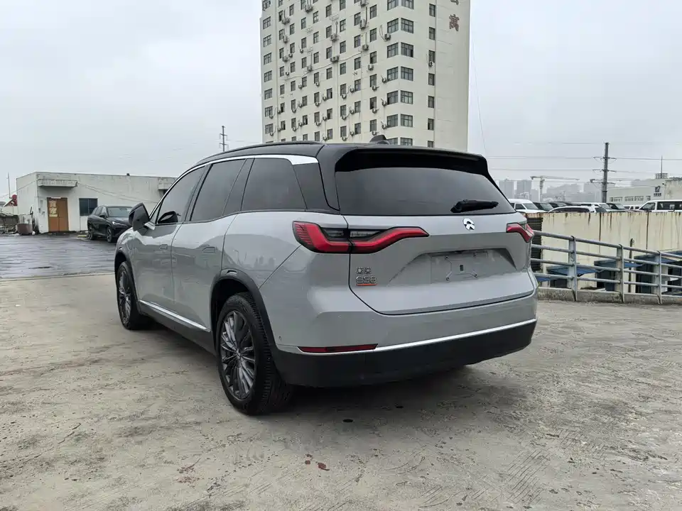 NIO ES8