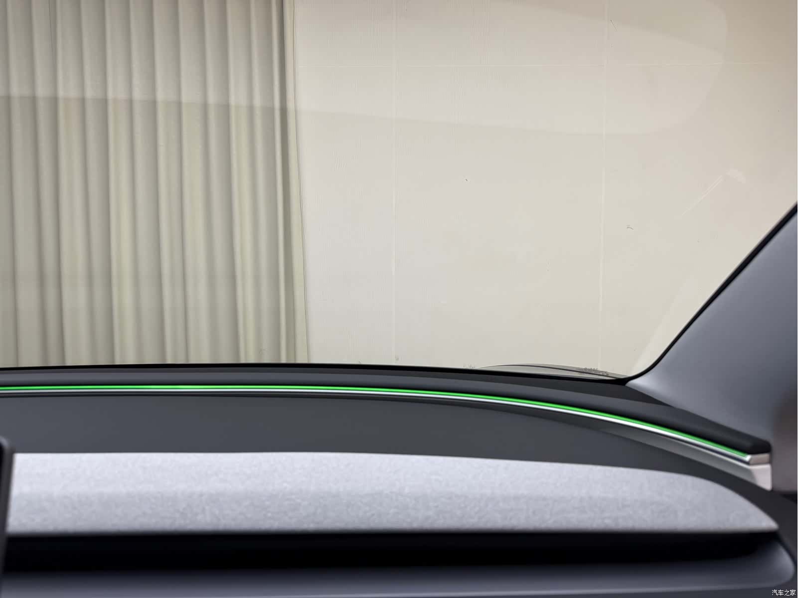 Tesla Model 3, 2024 34
