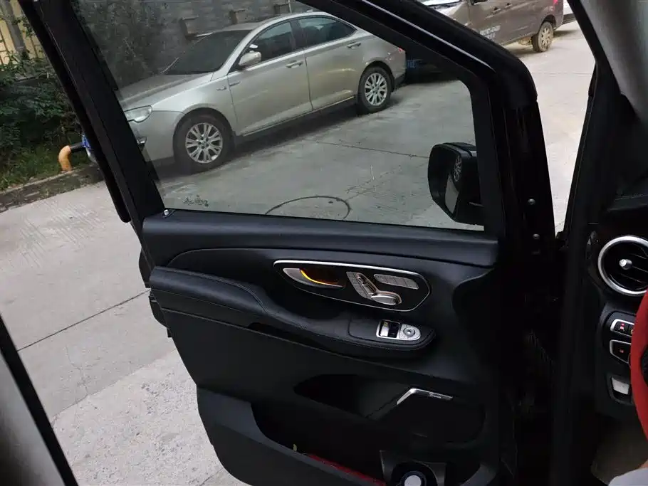 Mercedes-Benz V-class