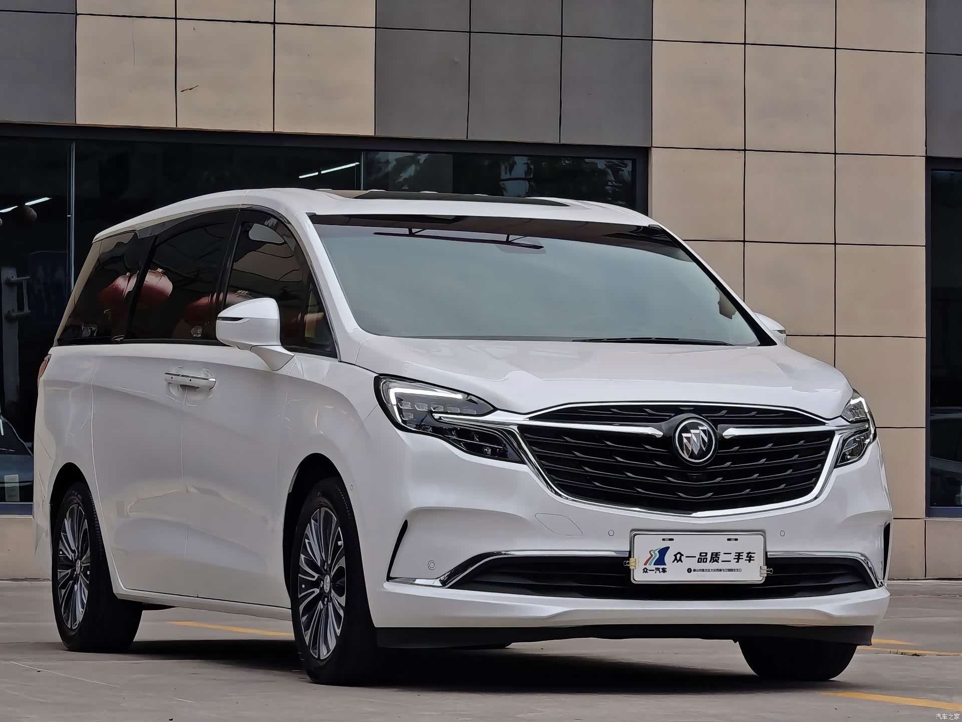 Buick GL8, 2022 3