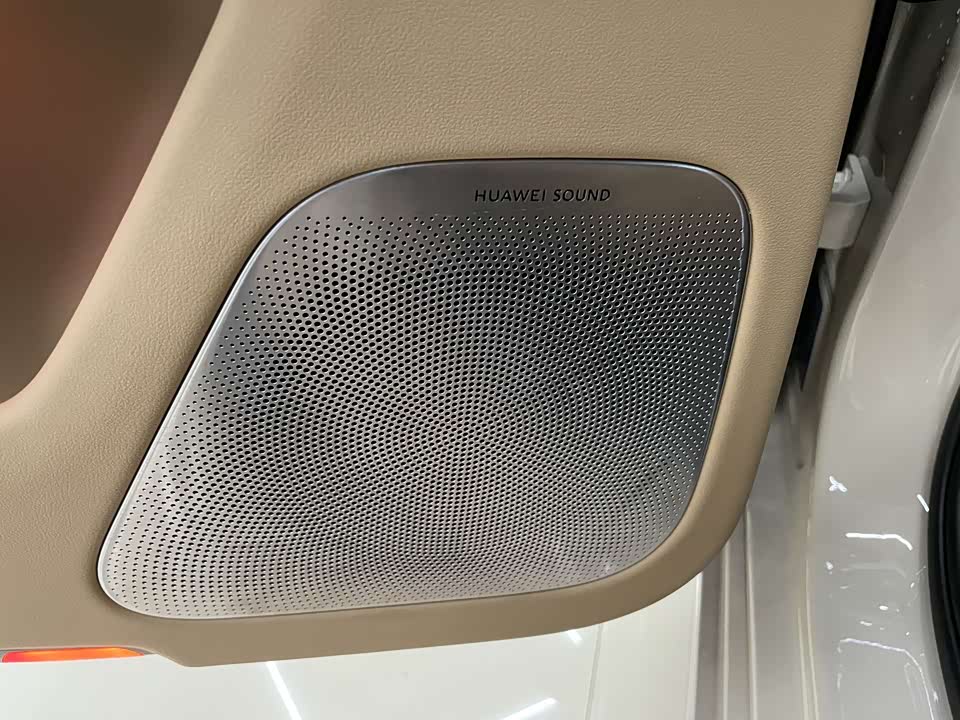 AITO Ask the world M5