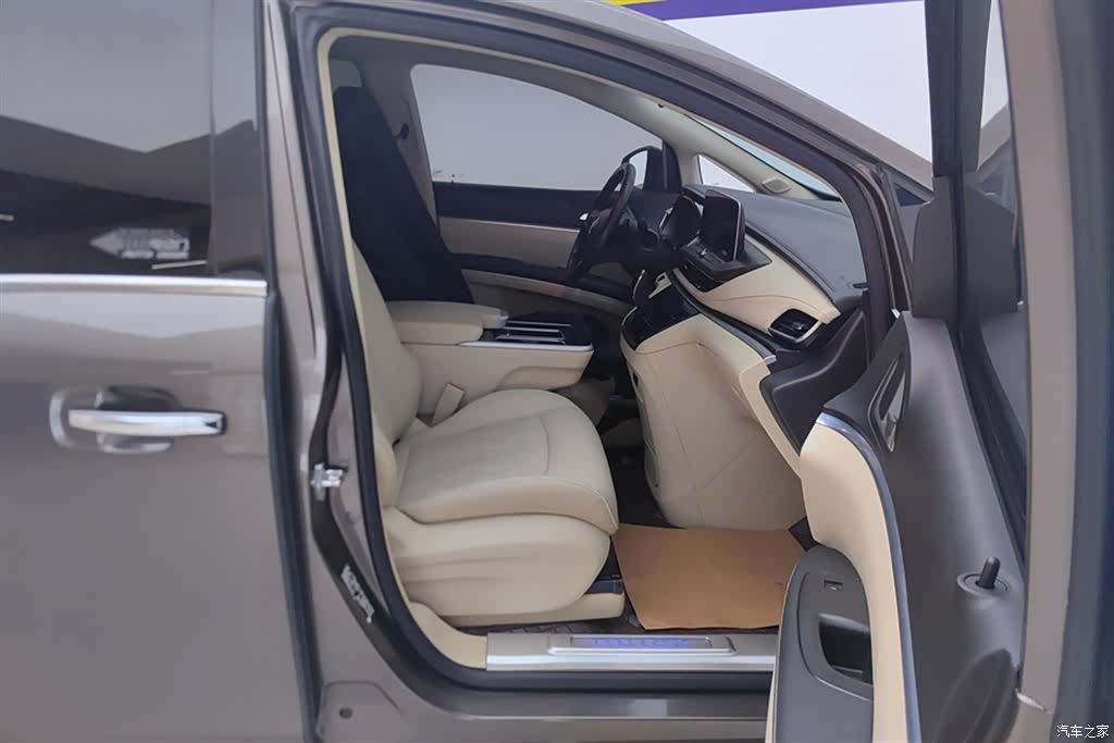 Buick GL8, 2023 8