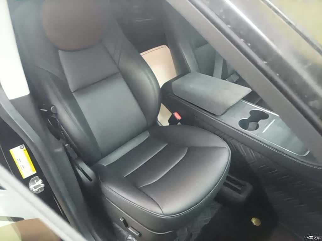 Tesla Model Y, 2022 24