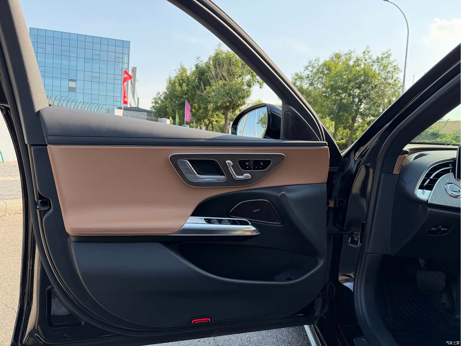 Mercedes-Benz E-Class, 2024 8