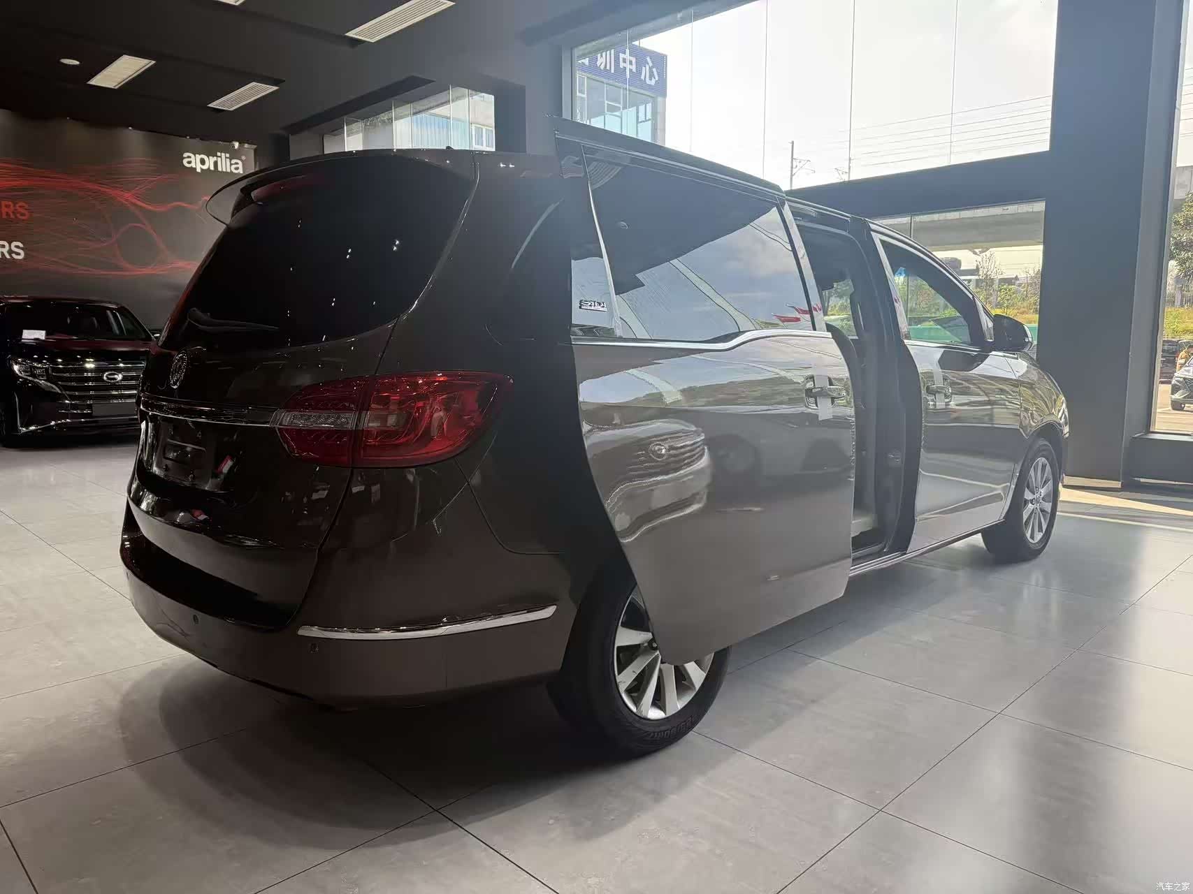 Buick GL8, 2016 8
