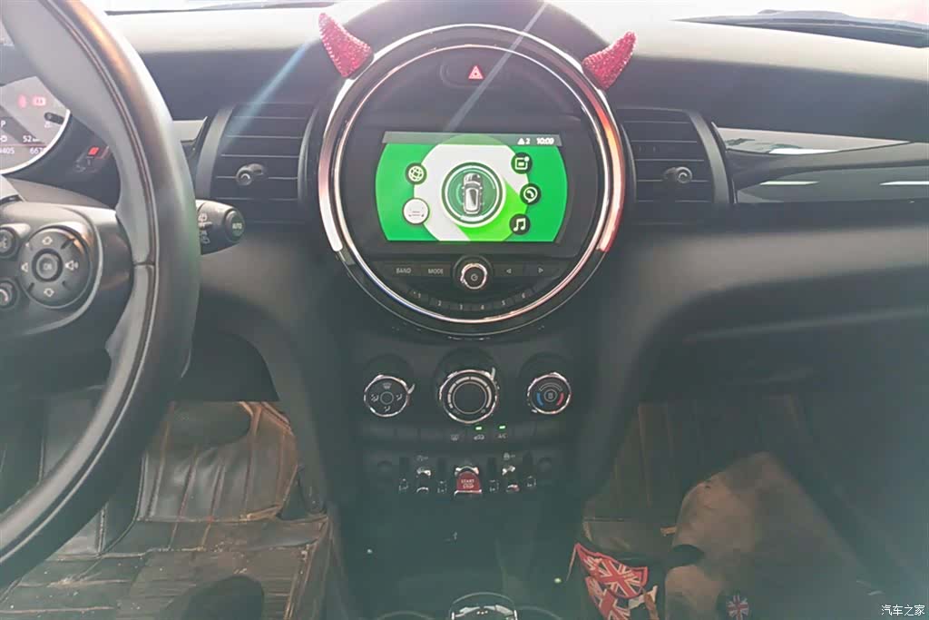 Mini ONE, 2019 13