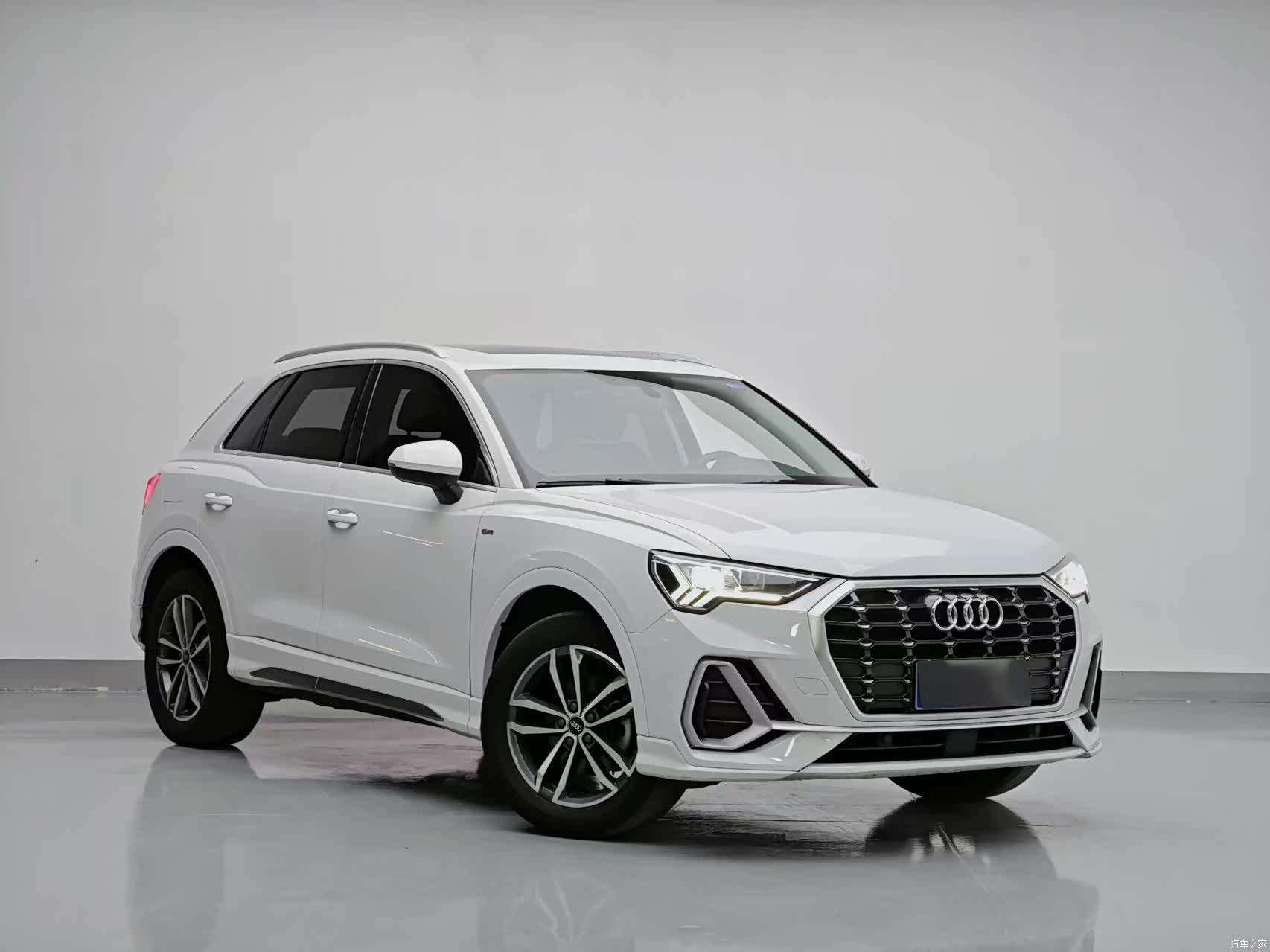 Audi Q3, 2022 3